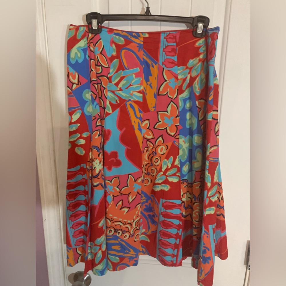 Harold’s Women Multi Print Skirt Sz 8 New without tag.